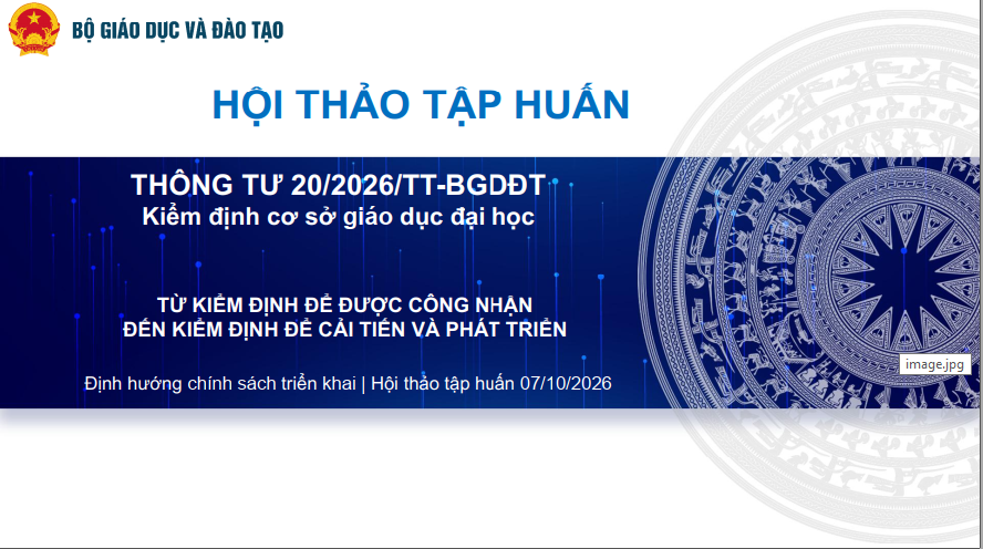 TRƯỜNG ĐẠI HỌC NGHỆ AN THAM DỰ HỘI THẢO TẬP HUẤN THÔNG TƯ 20/2026/TT-BGDĐT: ĐỔI MỚI CHUYỂN TỪ “ĐẠT CHUẨN” SANG “CẢI TIẾN VÀ PHÁT TRIỂN”