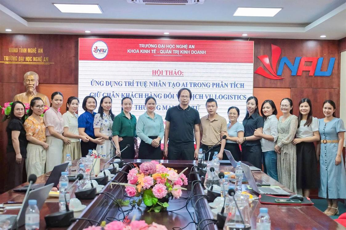 HỘI THẢO KHOA HỌC: ỨNG DỤNG TRÍ TUỆ NHÂN TẠO TRONG PHÂN TÍCH GIỮ CHÂN KHÁCH HÀNG ĐỐI VỚI DỊCH VỤ LOGISTICS THƯƠNG MẠI ĐIỆN TỬ