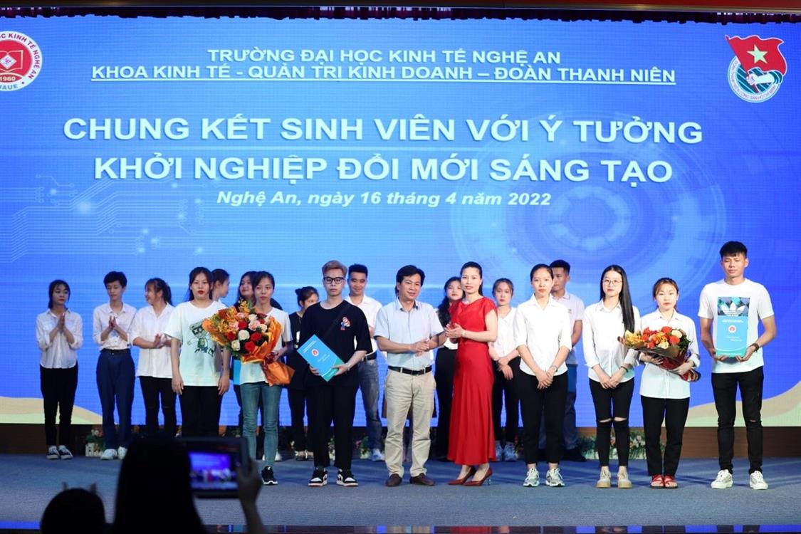   Doanh nghiệp đồng hành cùng sinh viên nghèo Trường Đại học Kinh tế Nghệ An
