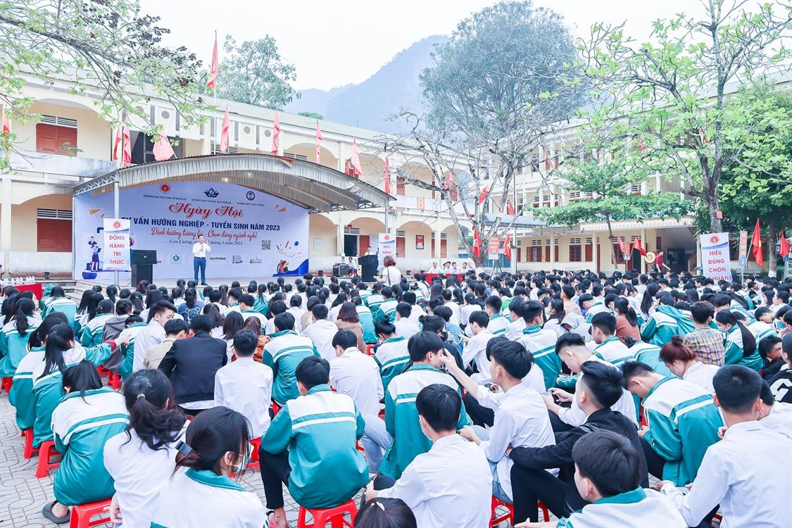 Hoạt động tư vấn tuyển sinh tại huyện Con Cuông