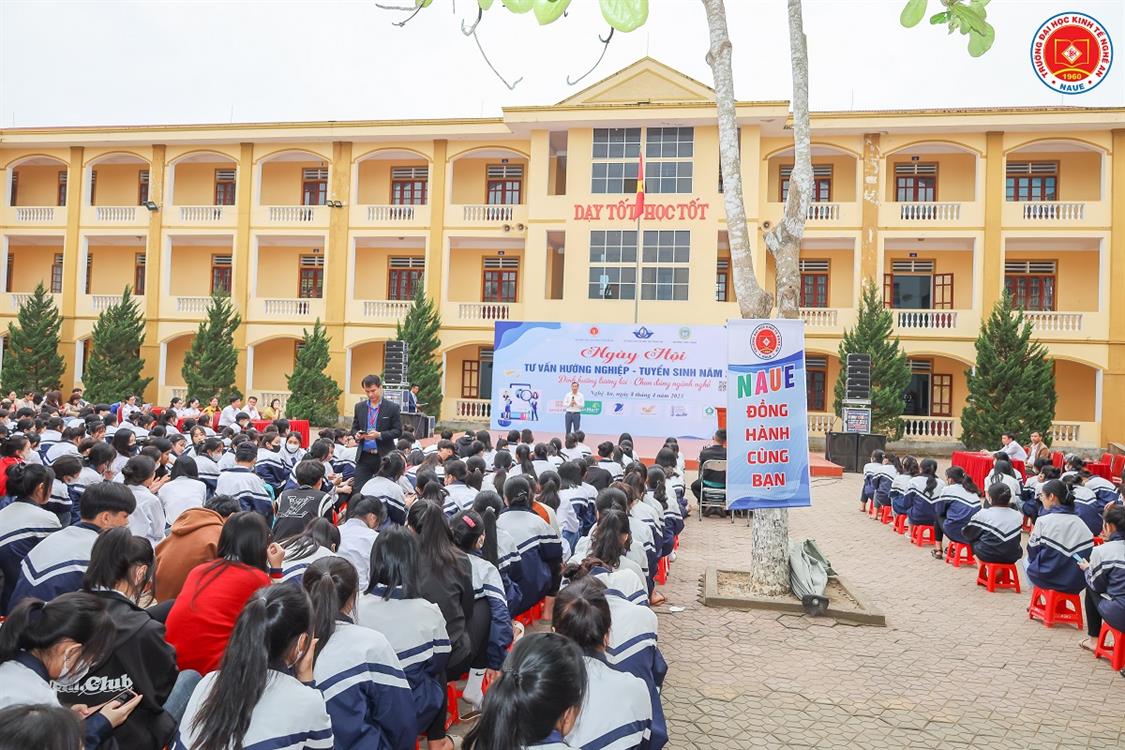 Hoạt động tư vấn tuyển sinh tại huyện Nghĩa Đàn