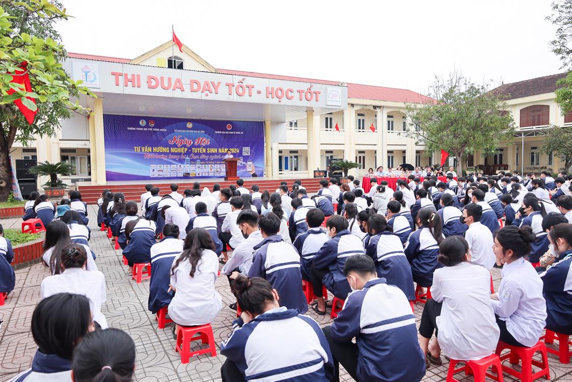 Giới thiệu ngành Công nghệ tài chính tại NAU