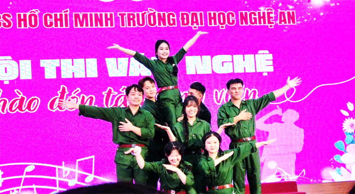 KHOA CNTT TỰ TIN TẠI ĐÊM DIỄN VĂN NGHỆ CHÀO MỪNG TÂN SINH VIÊN K12 - NAU