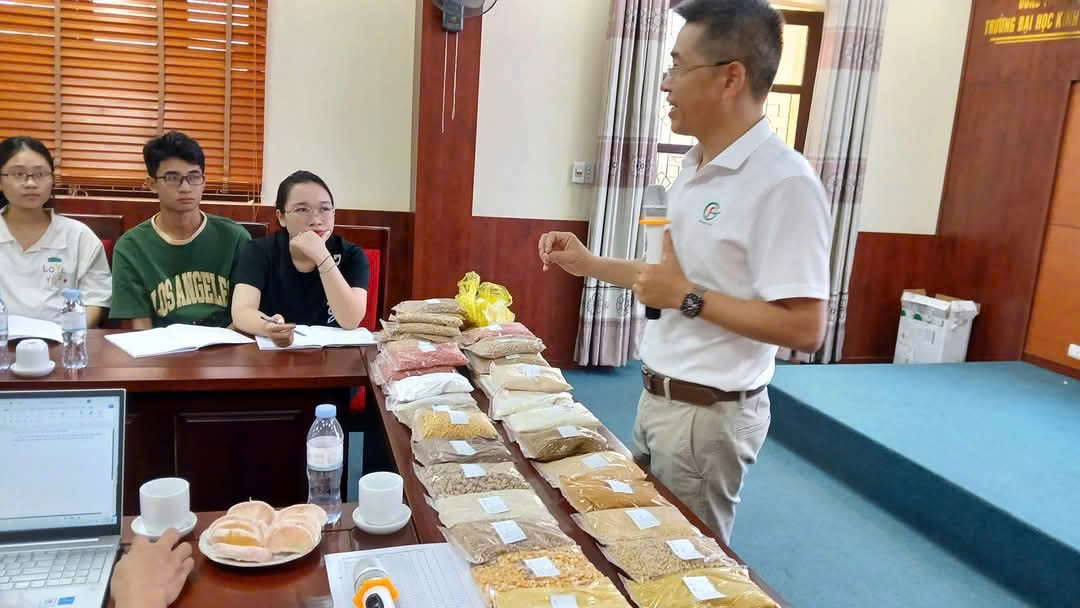 Thay đổi phương pháp dạy học bằng hoạt động thỉnh giảng tại Bộ môn Chăn nuôi Thú Y