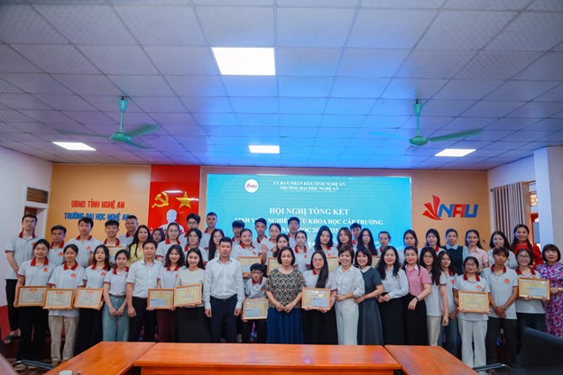 Sinh viên khoa Kế toán – Kiểm toán đạt giải cao tại hội nghị sinh viên nghiên cứu khoa học cấp trường năm học 2024-2025