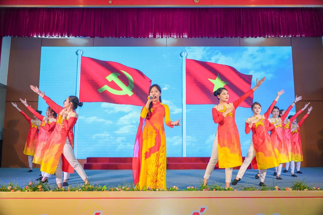 Công tác tổ chức cán bộ