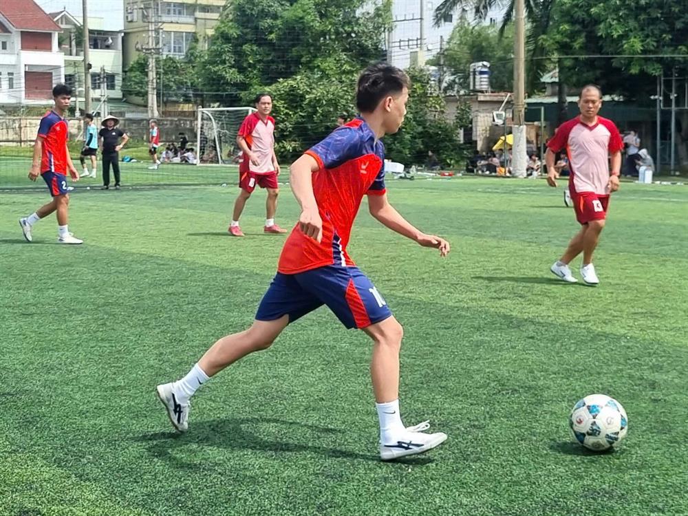 Khai mạc giải bóng đá nam mở rộng chào mừng Tân sinh viên K12 - Trường Đại học Nghệ An