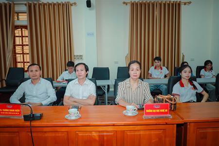 Trường đại học Nghệ An tổ chức trao học bổng và định hướng nghệ nghiệp cho Sinh viên