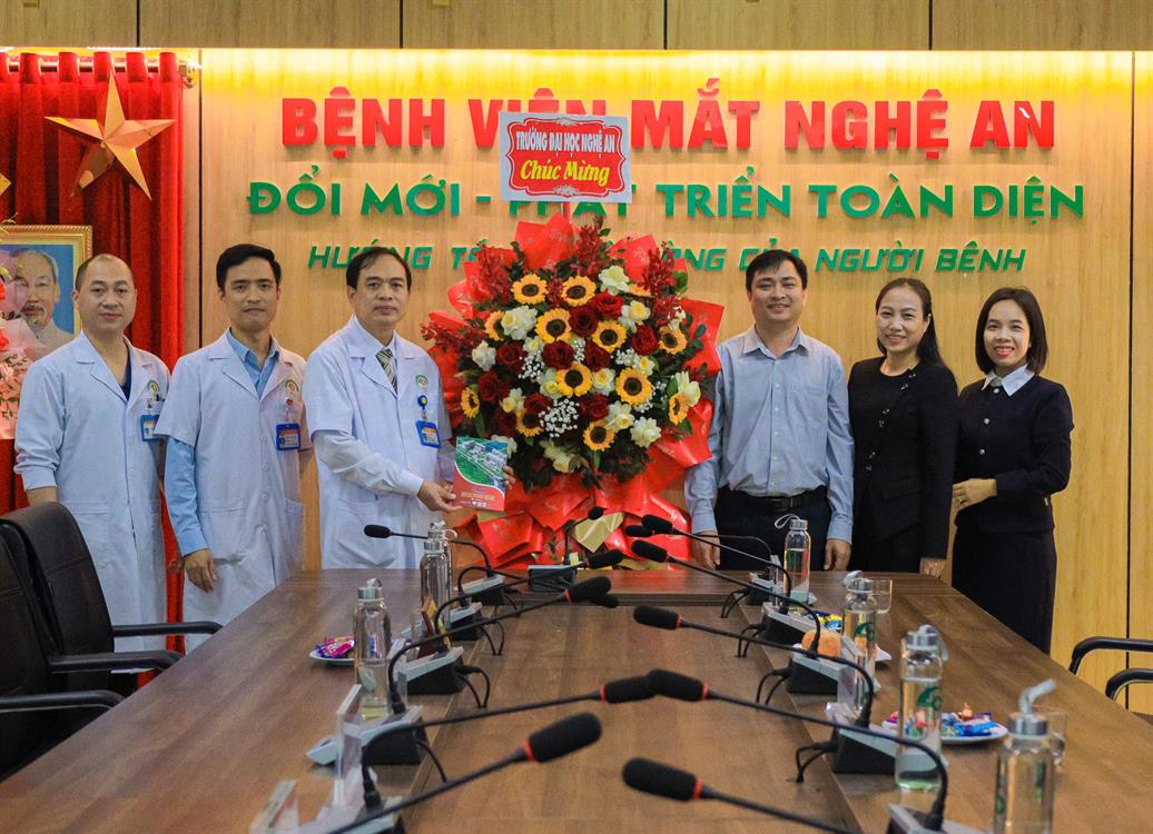 Trường Đại học Nghệ An thăm và chúc mừng các đơn vị y tế nhân kỷ niệm 71 năm ngày Thầy thuốc Việt Nam (27/2/1955 – 27/2/2026)