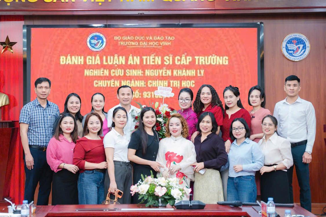 Nghiên cứu sinh Nguyễn Khánh Ly - Giảng viên Khoa Khoa học cơ bản, Trường Đại học Nghệ An bảo vệ thành công Luận án Tiến sĩ