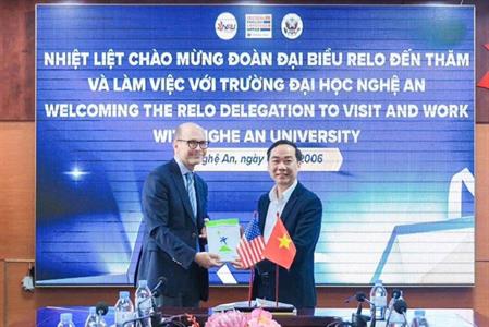 Trường Đại học Nghệ An làm việc với văn phòng Tiếng Anh khu vực – Đại sứ quán Hoa Kỳ Tại Việt Nam.