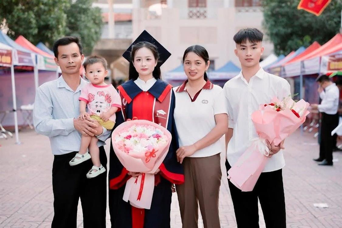 DẤU MỐC ĐÁNG TỰ HÀO CỦA CÁC TÂN CỬ NHÂN KHOA KINH TẾ – QUẢN TRỊ KINH DOANH