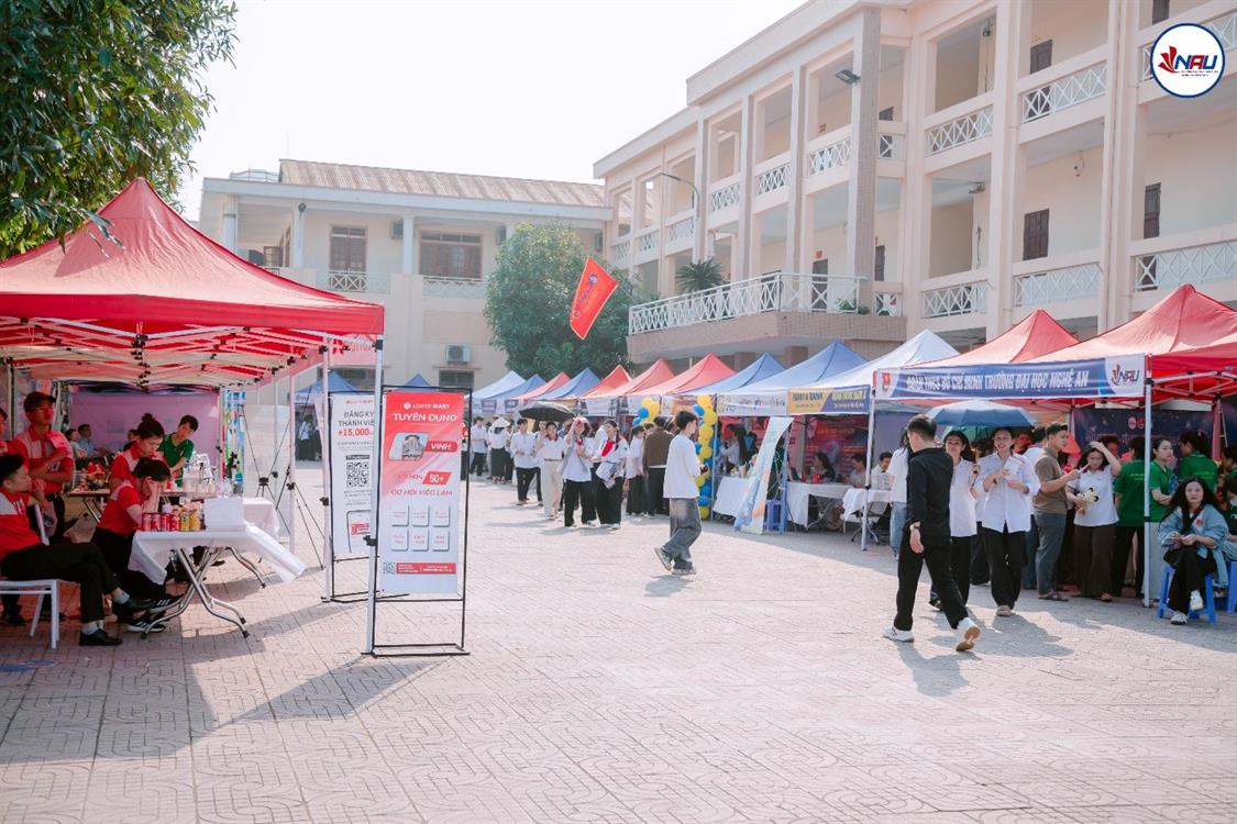 Sinh viên ngành Tài chính – Ngân hàng khám phá đa dạng cơ hội  tại Ngày hội Việc làm 2026