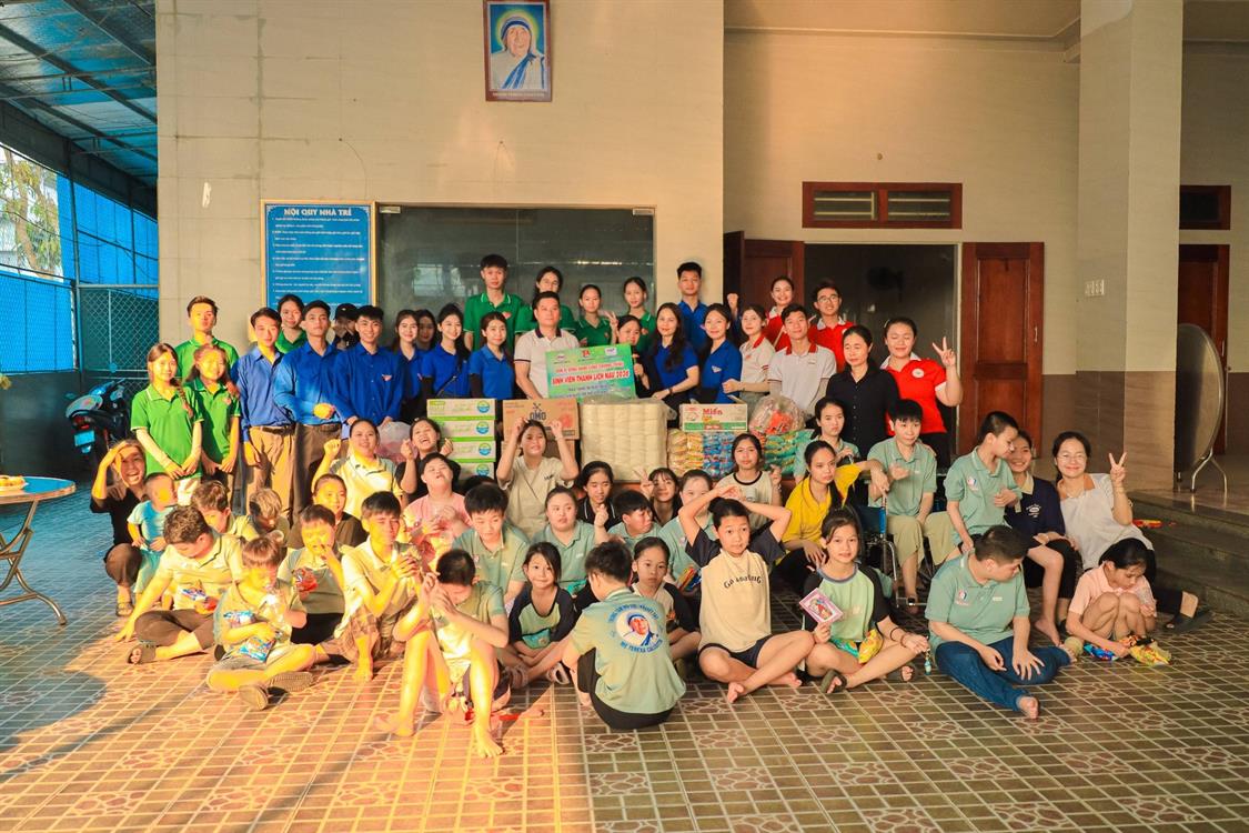 TOP 12 “SINH VIÊN THANH LỊCH NAU 2026” LAN TỎA YÊU THƯƠNG TẠI TRUNG TÂM NUÔI TRẺ MỒ CÔI KHUYẾT TẬT TERESA