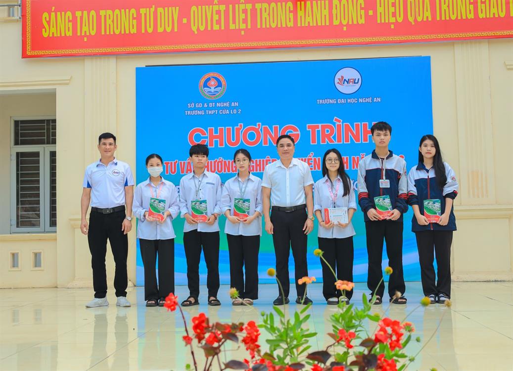 “Chạm Ngõ Tương Lai – NAU Đồng Hành Cùng Học Sinh THPT Cửa Lò 2”